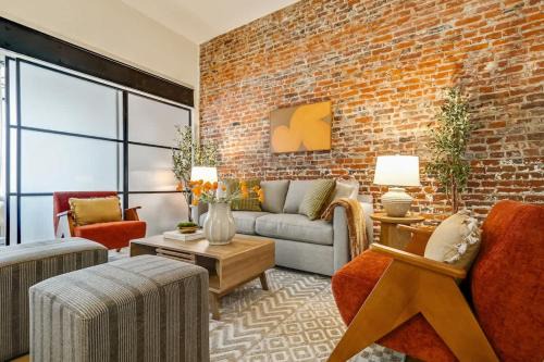 Cozy & Historic Old City 2 Bedroom - Sleeps 5