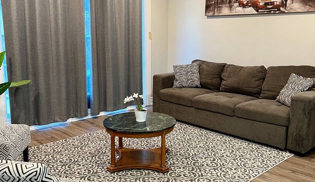 Cozy Niagara Home|6 Beds|2.5 Bath|15 mins to Falls