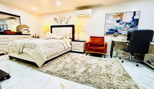 Cozy private room with private entrance & bathroom. Close to UBS arena near JFK