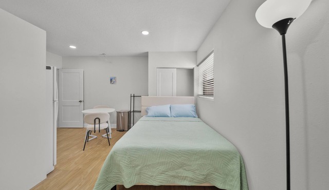 Cozy Private Studio: Queen Bed + Full Kitchen
