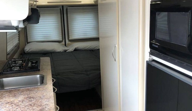 Cozy RV, direct bus to NYC 2 blocks away, MetLife Stadium World Cup 30 minutes