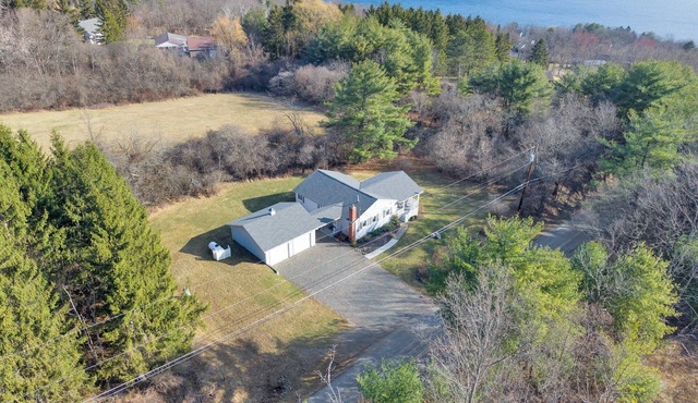 Cozy, simple 2 bed, 1 bath in FLX wine country.