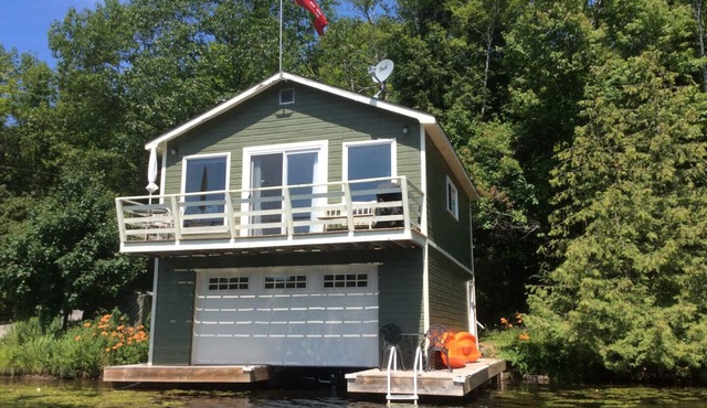 Cozy Upper Boathouse For Rent