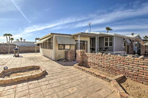 Cozy Yuma Retreat w/Furnished Patio & Grill!
