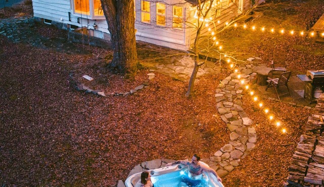 Creekfront Cabin Sauna & Hot Tub Hikers Hollow