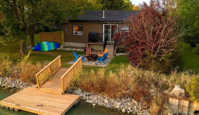 Creekside Cottage - Waterfront Retreat with Kayaks, Fishing & Game Room