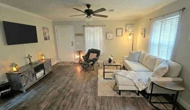 Cute 'n' Cozy, Pet Friendly Cottage!