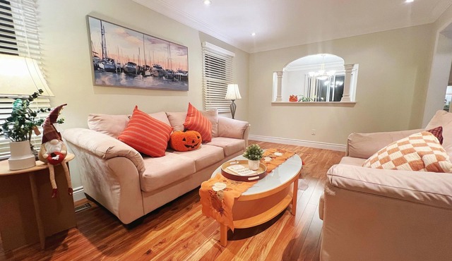 Daisy house: 3BR/2.5BATH House - Central Erin Mills - UTM&Airport&Square one
