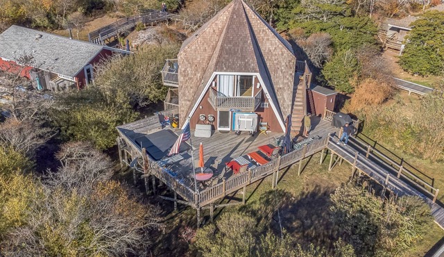 Davis Park FI Handkerchief House AC Sleeps 12 Large Hot Tub, Large deck with Hot tub Pet friendly l
