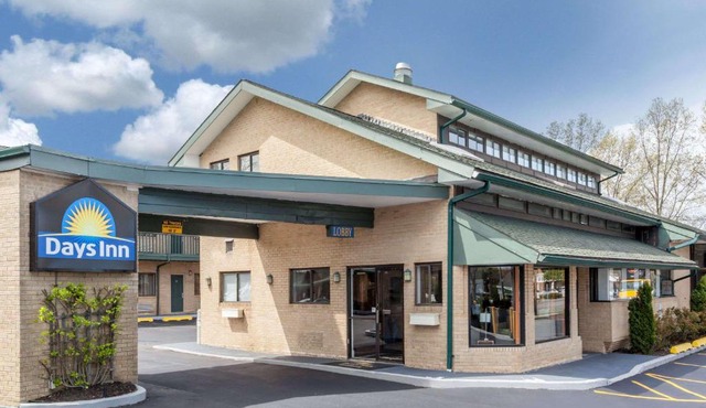 Days Inn by Wyndham Woodbury Long Island