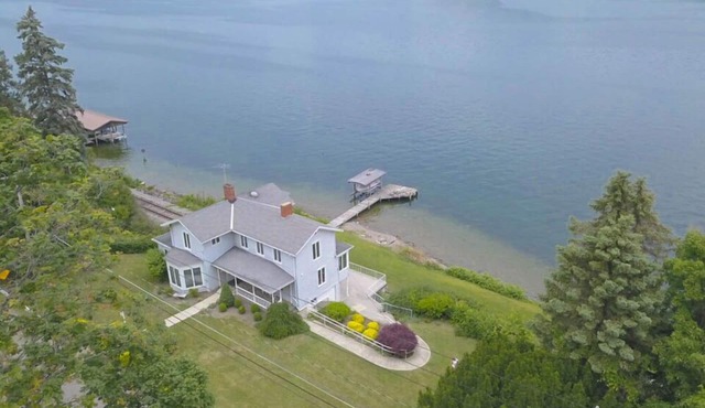Dean Lake House:"Historic Seneca Lake Home"