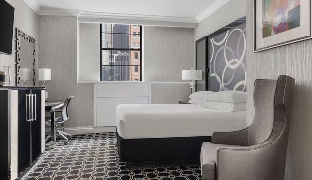 Deluxe King Room at The Muse New York