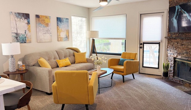 Desert Cove - Panoramic Fountain View Condo Across from Fountain Park