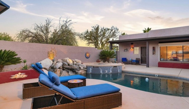 Desert Estate w/Pool, Spa, Views & Putting Green