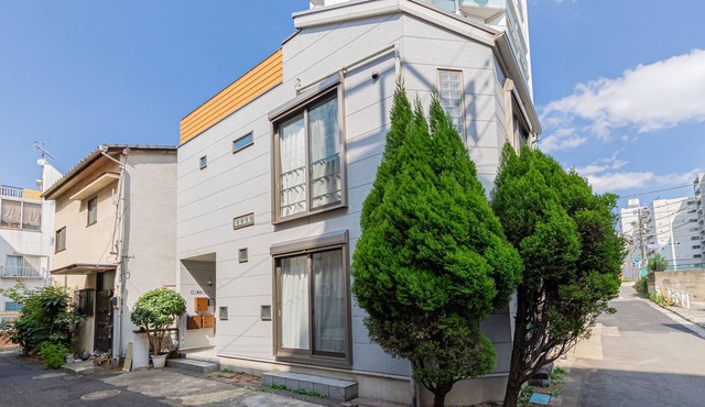 Design house for rent in Ebisu, a stylish Ebisu, perfect for a group trip (max. 10 people).