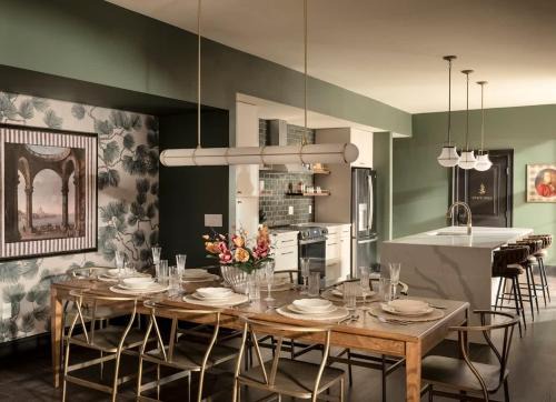 Diplomat's Duplex #1- 9Bed- 8Bath- 2 Car Parking