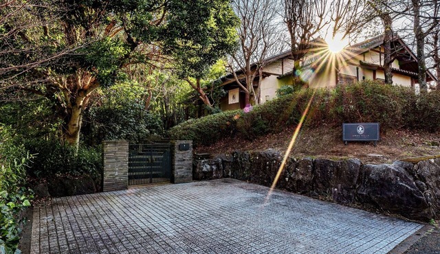 Dogs are welcome as there is a dog run A rental villa surrounded by trees/Ito Shizuoka
