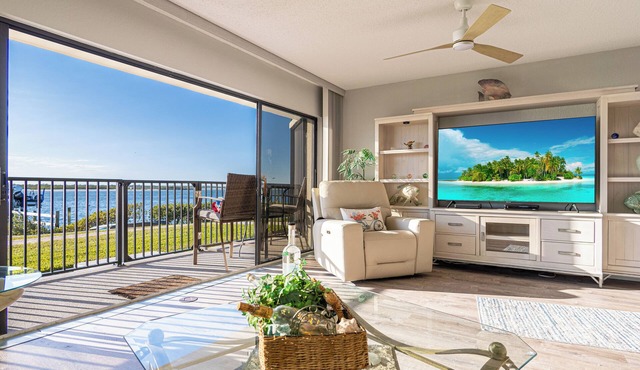 Dolphin Daydream!~Waterfront~Pool~BEACH Access!