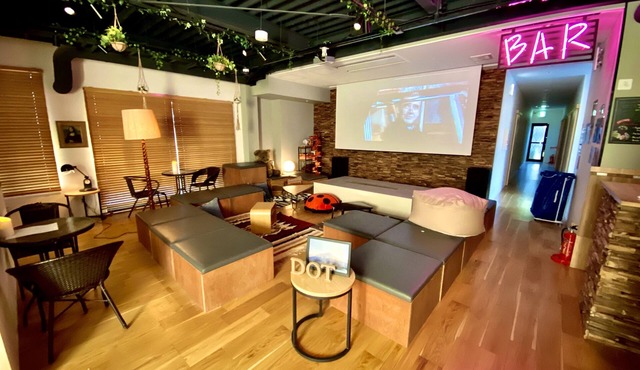 Dot Hostel & Bar