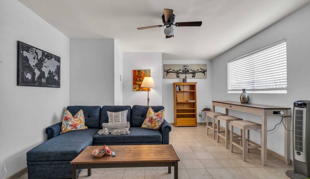 Downtown Summer Solo/Couple Retreat | Near UofA