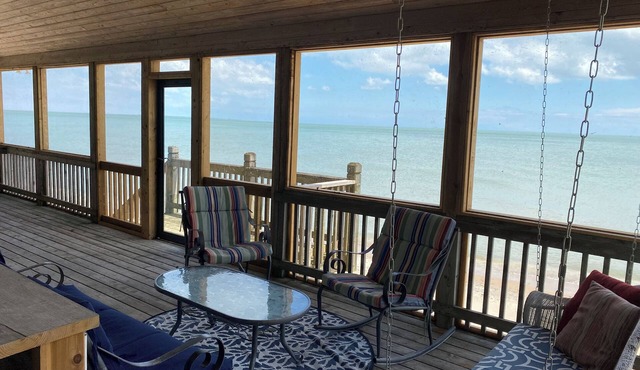 Eagles Landing - Pelee Island Beachfront Cottage