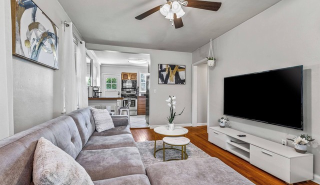 East Hill Oasis Near Beaches & Downtown