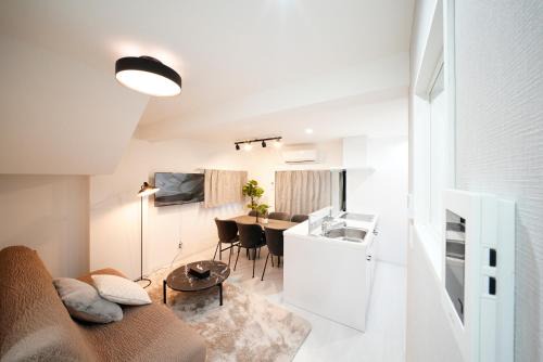 East House Higashi-Nakano