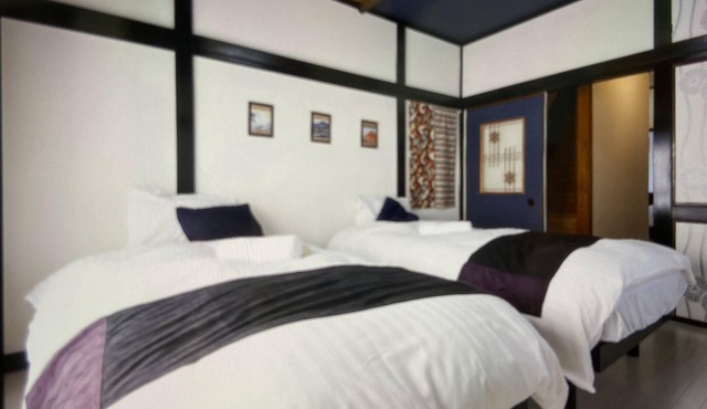 Easy access to city center and airport. This property is close to the station, tucked away in a quiet residential area.