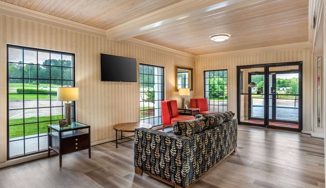 Econo Lodge Inn & Suites Philadelphia MS