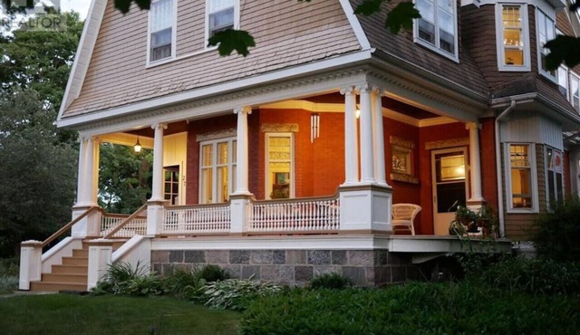 Eddie Manor: 1907 Gem in Downtown Meaford