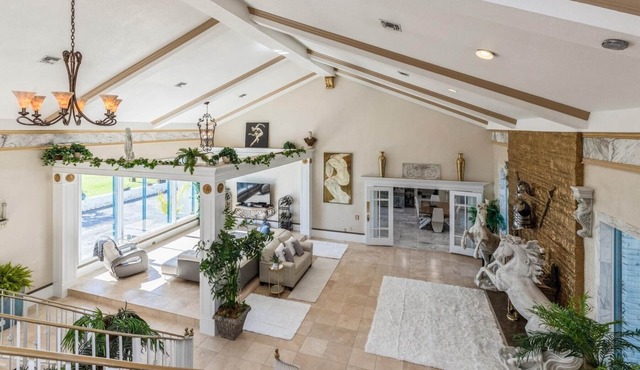 Eden House Mansion on 400 ft of Bay Frontage -20min Destin beaches, 4 acres pool