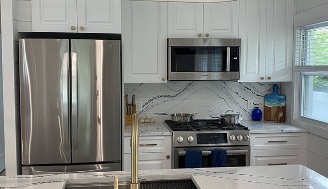 Elegant Beach House, 2 Blocks from Beach, 45 Minutes from NYC