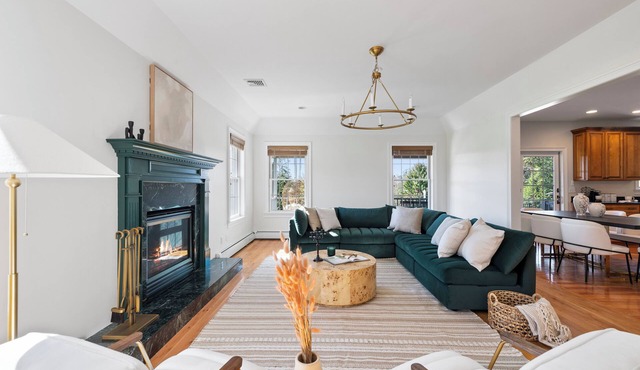 Elegant Home w/7BRs, Game Room, Luxury Yard, Pool