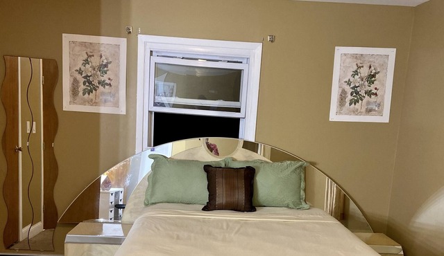 Emerald glam room