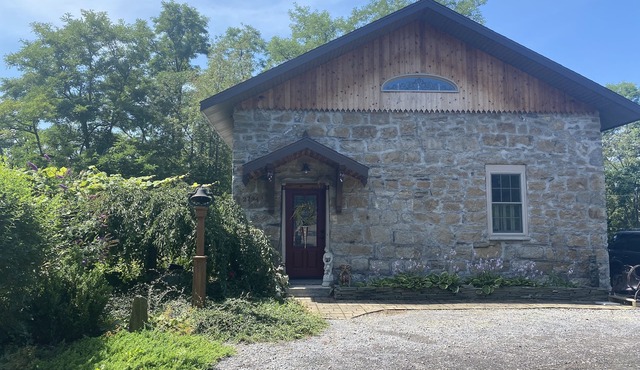 English cottage style circa 1814 stone school house - Skaneateles, NY
