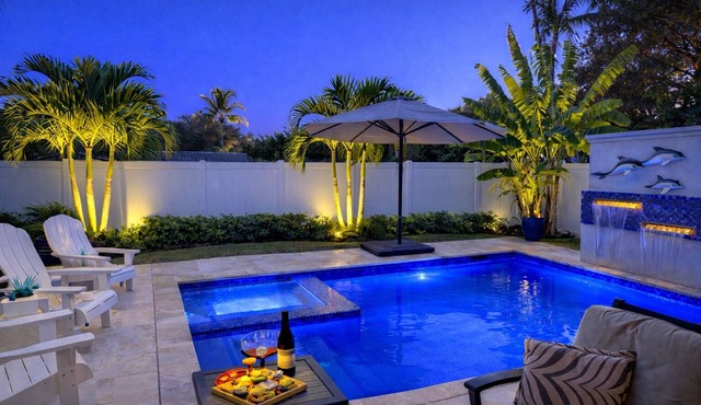Enjoy a new construction home with heated salt pool close to everything Naples