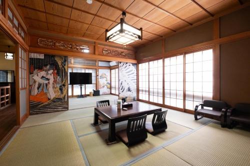 Enjoy the beautiful sea and the local port town right in front of you! A 3-story private facility where you can rediscover the beauty of Japan and feel the Japanese spirit