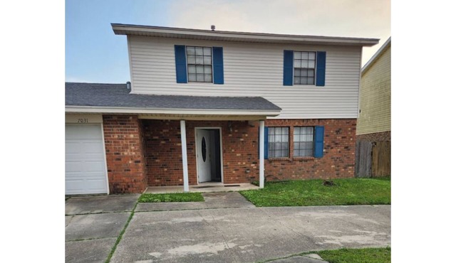 Enjoy the entire house . Convenient location. Only minutes from Downtown