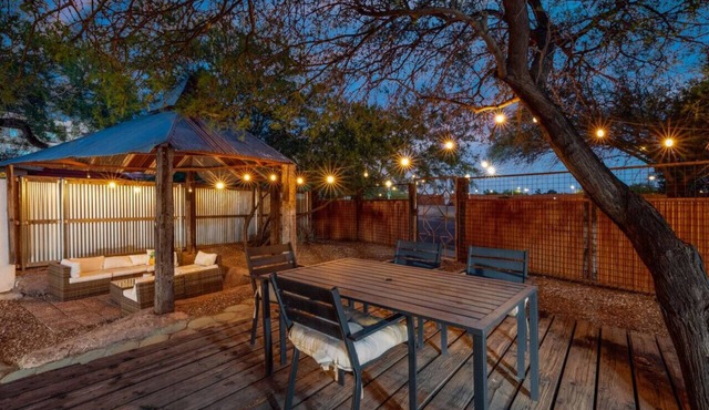Entire Property/House & Casita/Downtown/4BR
