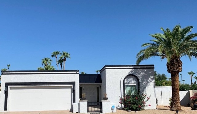 Entire Single Family Home with Pool. Old Town Scottsdale! License #2037712