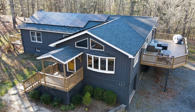 Esopus Escape: Secluded Escape with Hot Tub & Fireplace