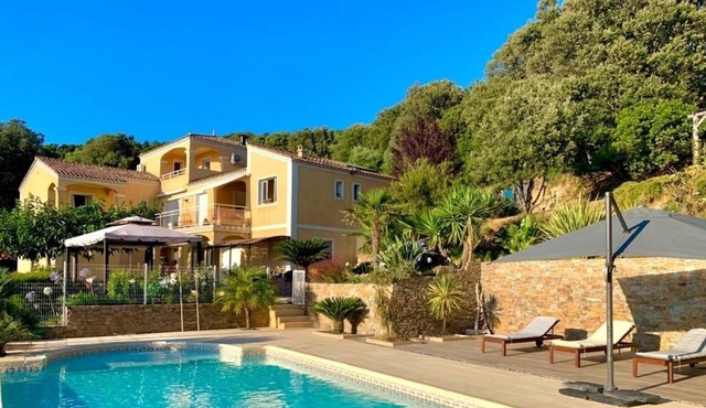 Exceptional 4* quiet villa with heated swimming pool and magnificent sea view
