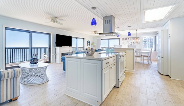 EXCLUSIVE 100-ft Oceanfront Balcony - 3 Bed/2.5 Bath End-Unit Condo @ Sea Watch