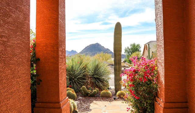 Exclusive High desert, winter respite. Best hiking, golf, stores,restaurants
