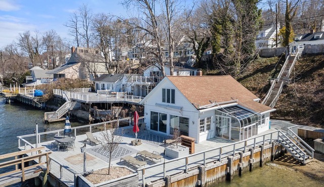 Exclusive World Cup House 3-Bedroom Beachfront with Private in Northport Village