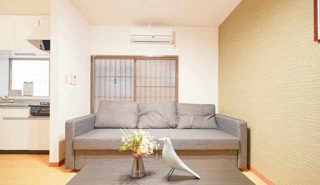 Experience life in a private old private house in the heart of Tokyo｜3 bedrooms, 5 beds｜Excellent access to Akasaka, Roppongi, Ginza, Aoyama, Harajuku, Imperial Palace｜with private workspace