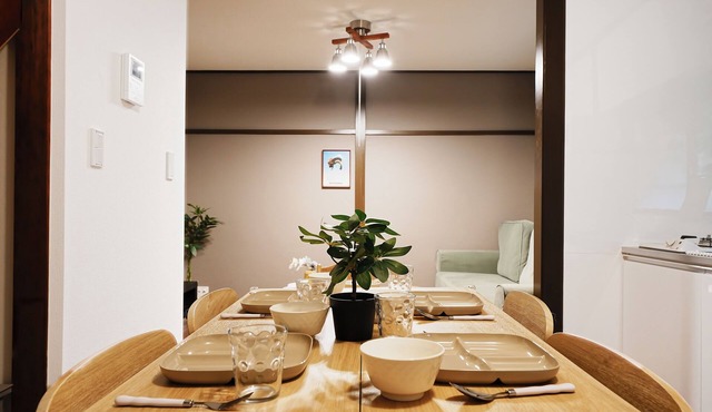 Experience life in a private old private house in the heart of Tokyo｜3 bedrooms, 5 beds｜Excellent access to Akasaka, Roppongi, Ginza, Aoyama, Harajuku, Imperial Palace｜with private workspace