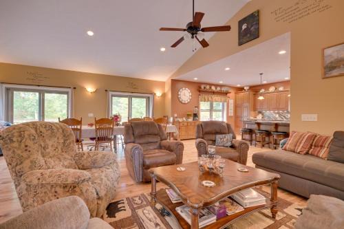 Family-Friendly Retreat w/Deck in Cassville!