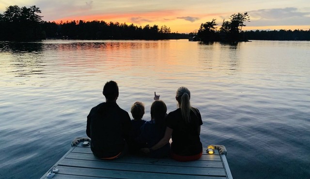 Family Friendly Stoney Lake Cottage