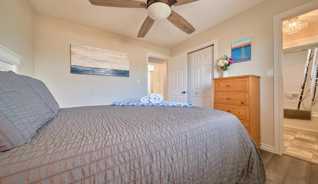 Family friendly summer getaway, short walk to beach, restaurants, etc.